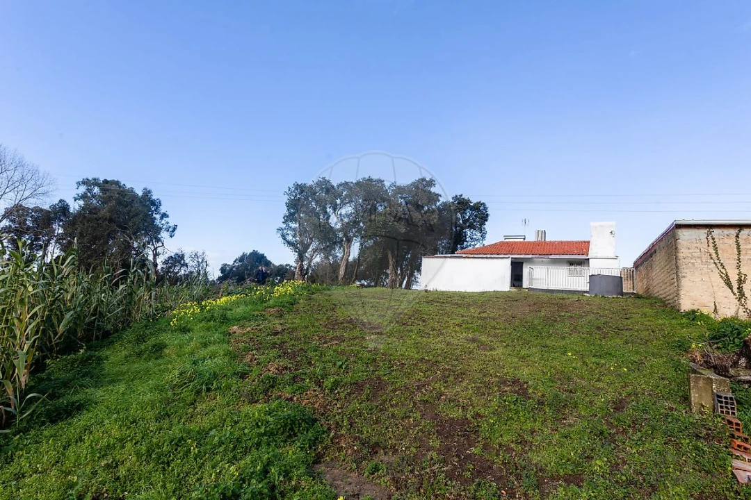 Moradia T2 para Venda em Ouca Foto 23