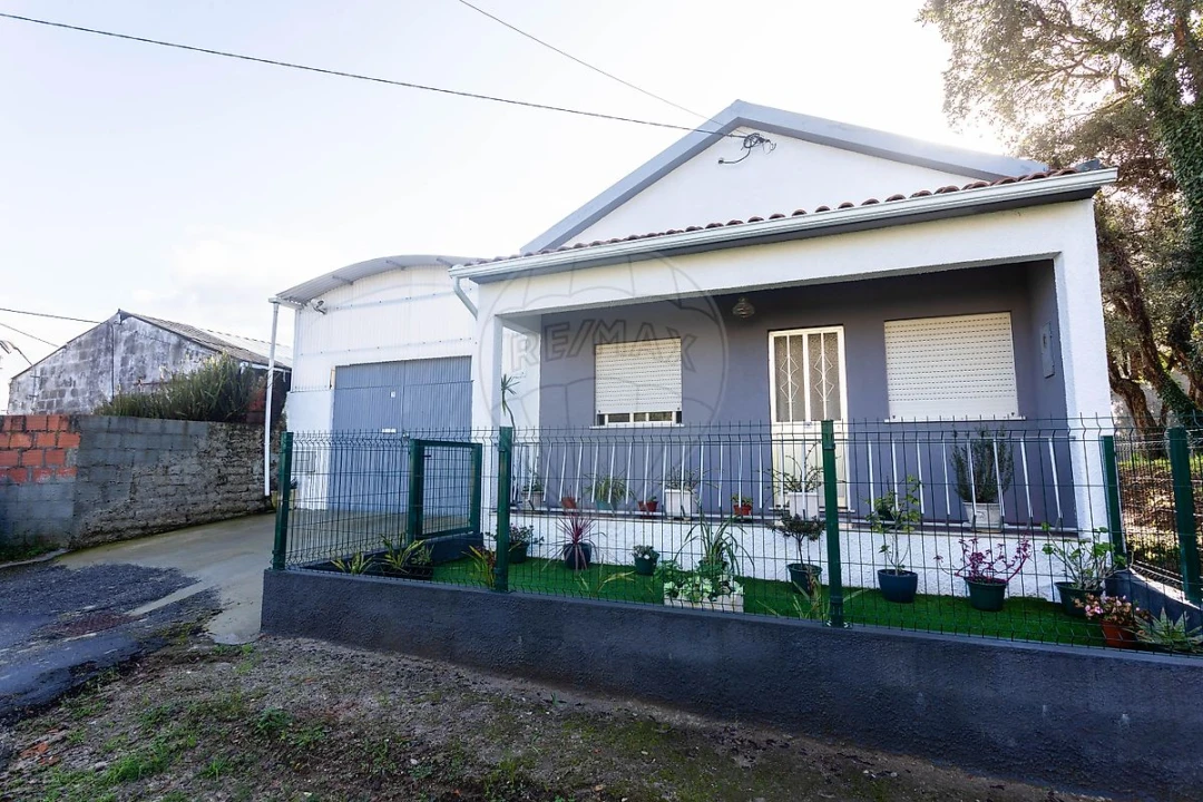 Moradia T2 para Venda em Ouca Foto 27