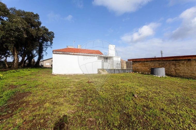 Moradia T2 para Venda em Ouca Foto 21