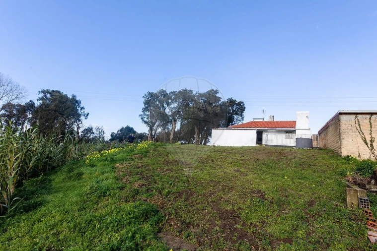 Moradia T2 para Venda em Ouca Foto 23