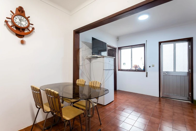 Moradia T2 para Venda em Ouca Foto 5