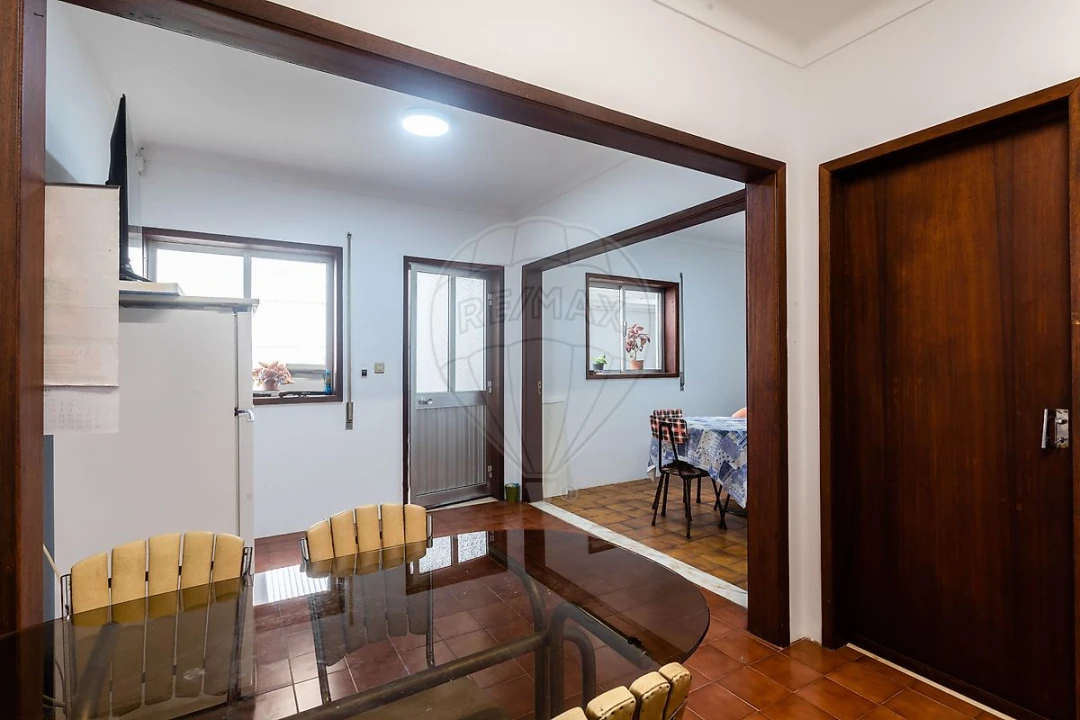 Moradia T2 para Venda em Ouca Foto 2