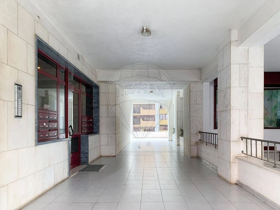 Apartamento T2 para Venda em Póvoa de Santa Iria e Forte da Casa Foto 4