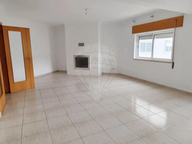 Apartamento T3 para Venda em Azambuja Foto 5