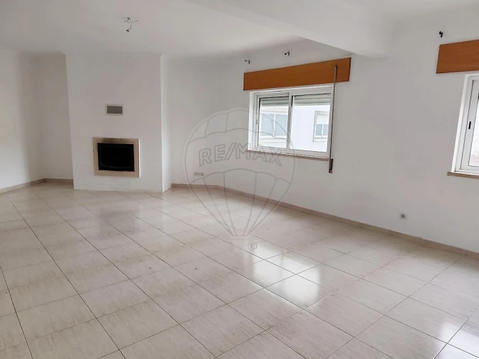 Apartamento T3 para Venda em Azambuja Foto 4