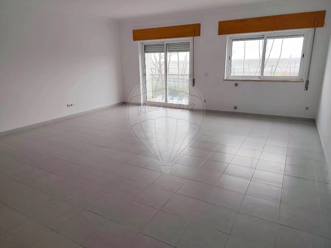 Apartamento T2 para Venda em Azambuja Foto 4