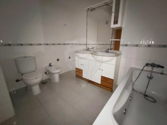 Apartamento T2 para Venda em Azambuja Foto 12