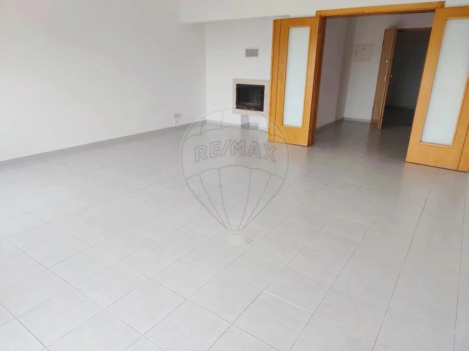 Apartamento T2 para Venda em Azambuja Foto 1