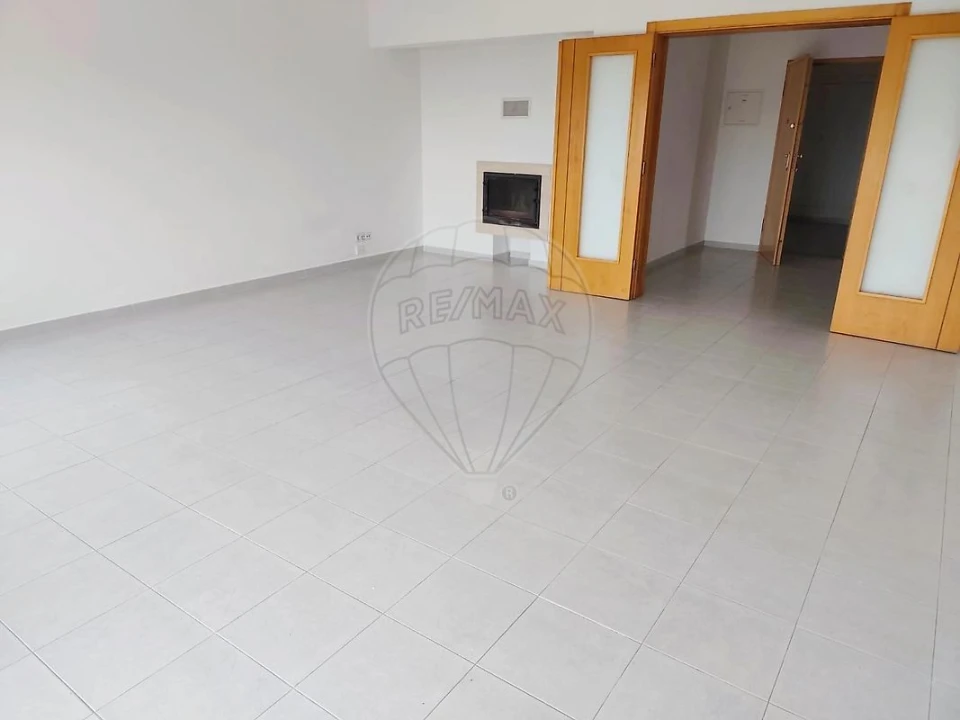 Apartamento T2 para Venda em Azambuja Foto 1