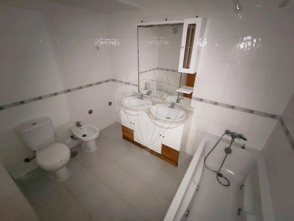 Apartamento T2 para Venda em Azambuja Foto 11