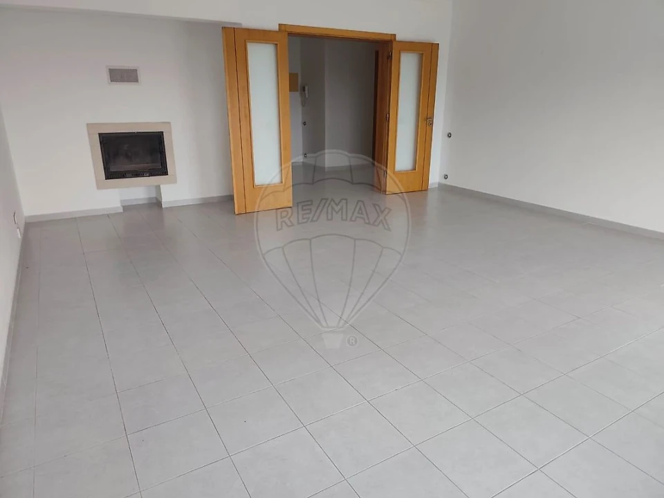 Apartamento T2 para Venda em Azambuja Foto 3