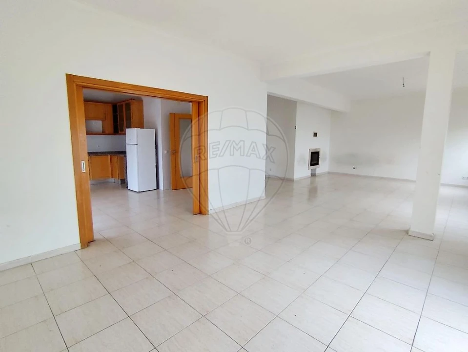 Apartamento T4 para Venda em Azambuja Foto 4