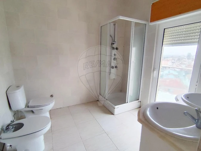 Apartamento T4 para Venda em Azambuja Foto 15