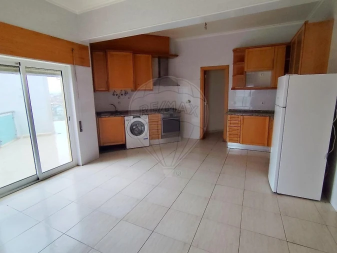 Apartamento T4 para Venda em Azambuja Foto 6