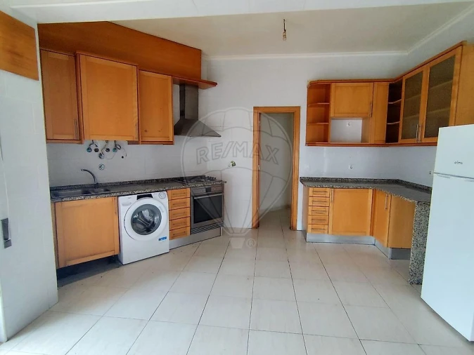 Apartamento T4 para Venda em Azambuja Foto 7