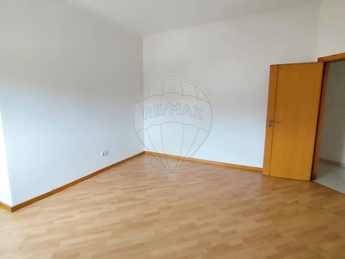 Apartamento T4 para Venda em Azambuja Foto 13
