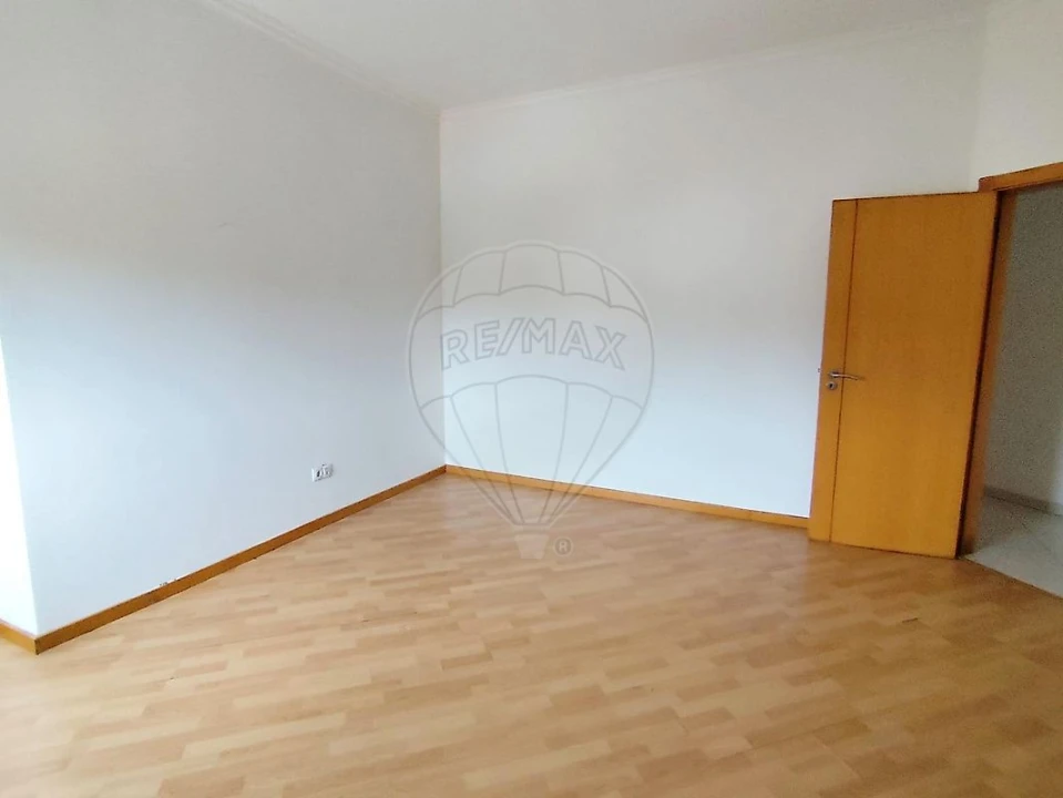Apartamento T4 para Venda em Azambuja Foto 13