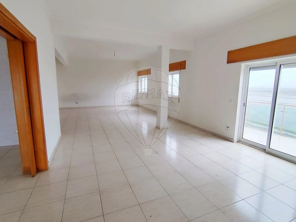 Apartamento T4 para Venda em Azambuja Foto 3