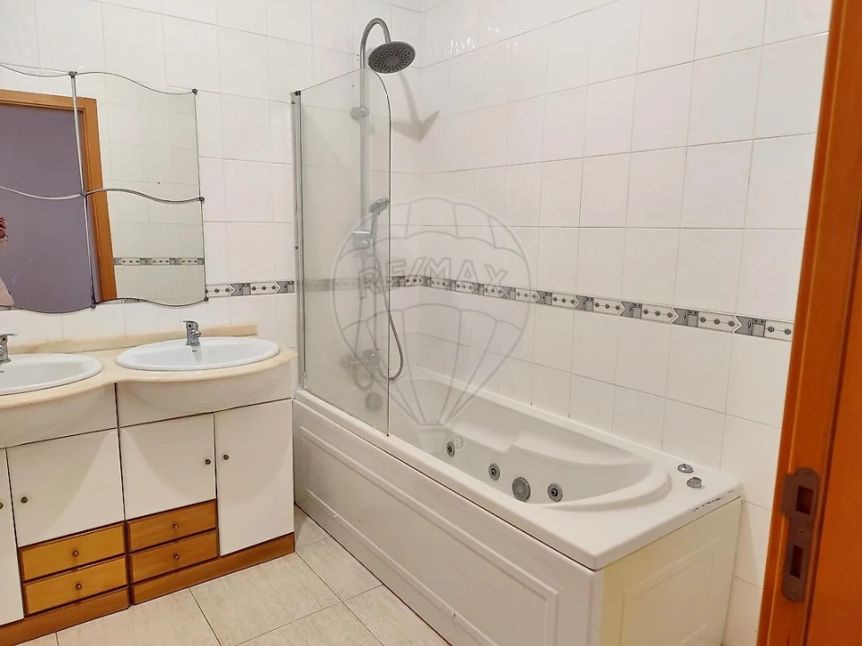 Apartamento T2 para Venda em Azambuja Foto 20