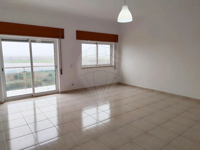 Apartamento T2 para Venda em Azambuja Foto 2