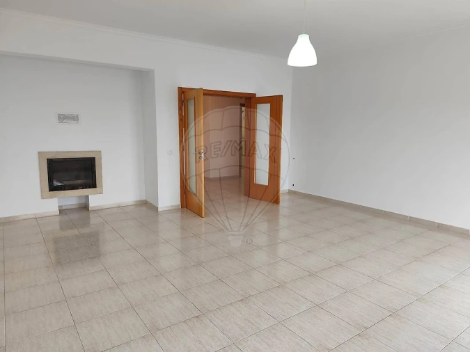 Apartamento T2 para Venda em Azambuja Foto 1