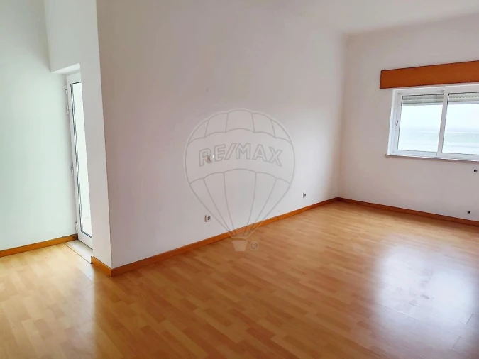 Apartamento T2 para Venda em Azambuja Foto 12