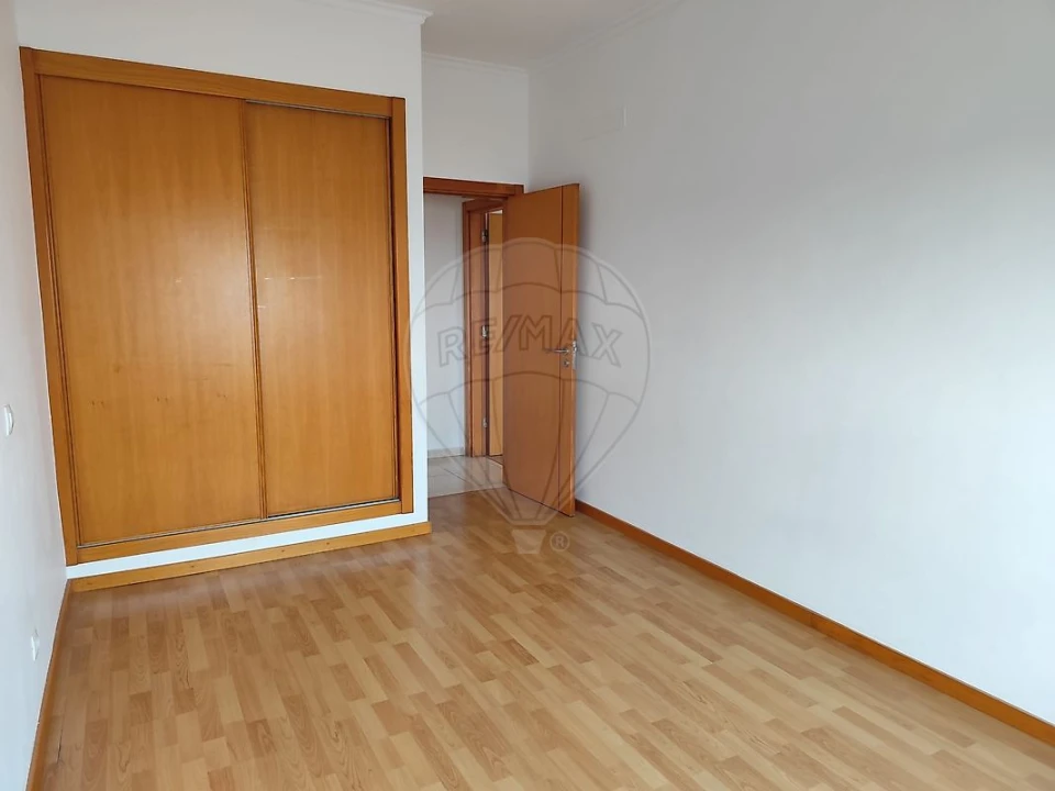 Apartamento T2 para Venda em Azambuja Foto 16