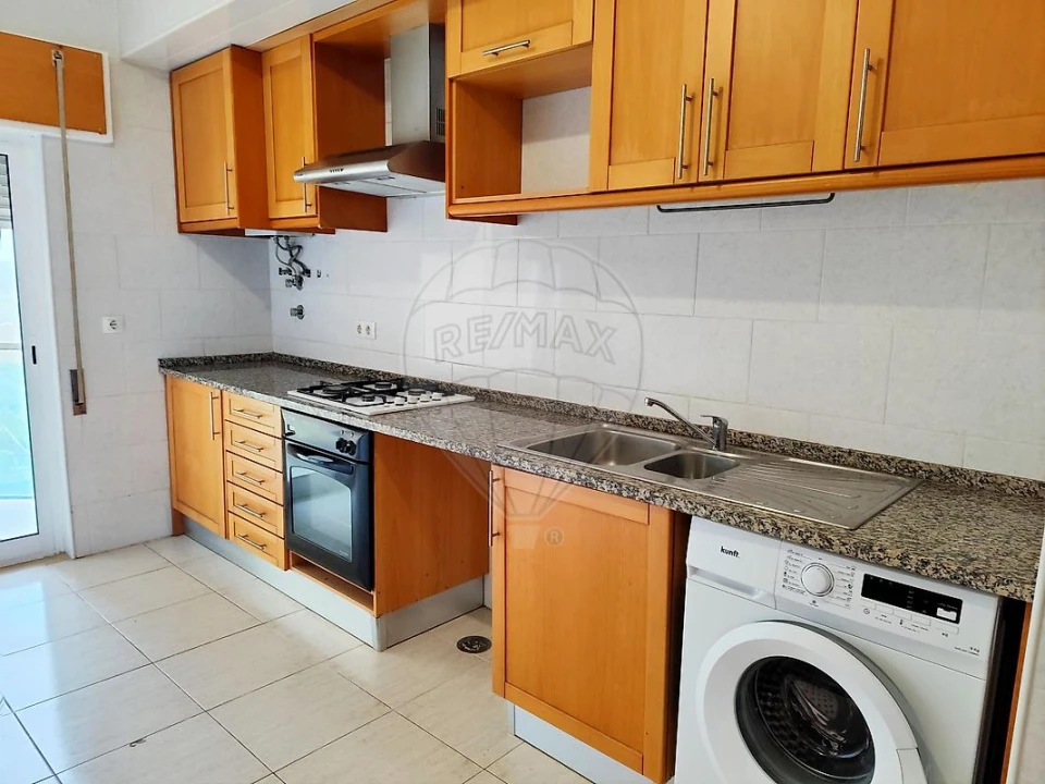Apartamento T2 para Venda em Azambuja Foto 5