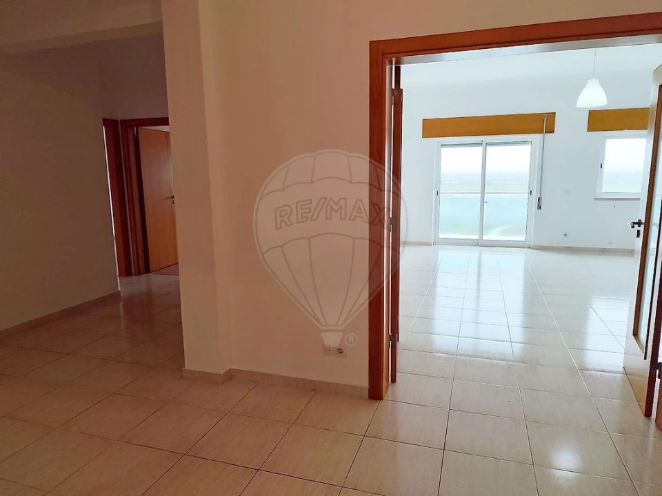 Apartamento T2 para Venda em Azambuja Foto 9