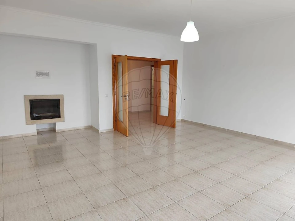 Apartamento T2 para Venda em Azambuja Foto 1