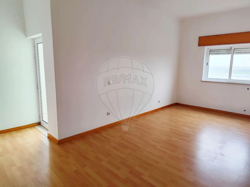 Apartamento T2 para Venda em Azambuja Foto 12