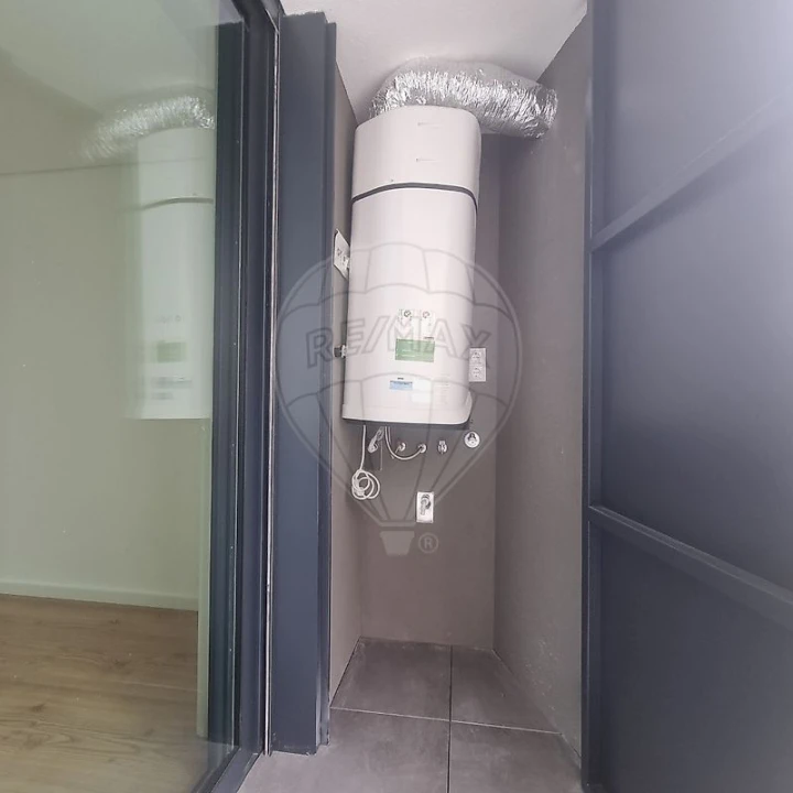 Apartamento T1 para Arrendamento em Paranhos Foto 4