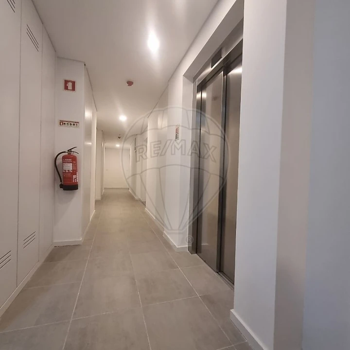 Apartamento T1 para Arrendamento em Paranhos Foto 14