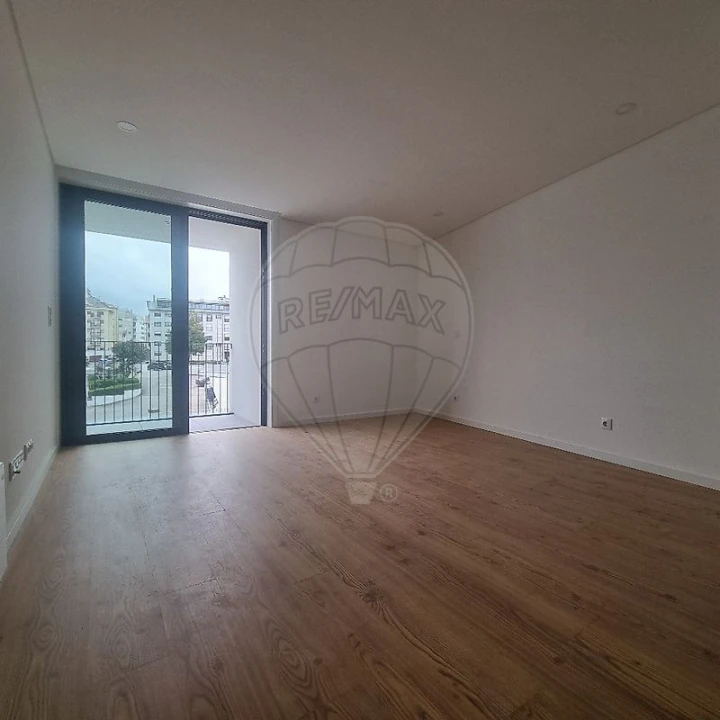 Apartamento T1 para Arrendamento em Paranhos Foto 1