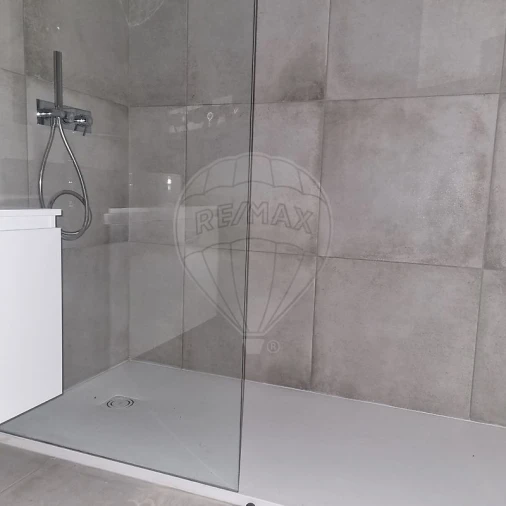 Apartamento T1 para Arrendamento em Paranhos Foto 9