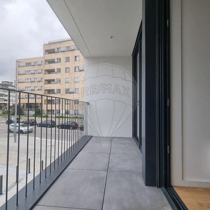 Apartamento T1 para Arrendamento em Paranhos Foto 3
