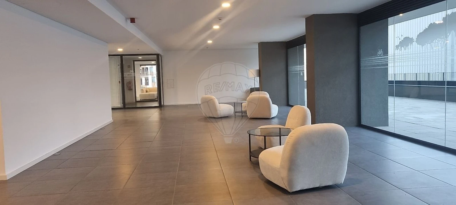 Apartamento T1 para Arrendamento em Paranhos Foto 23
