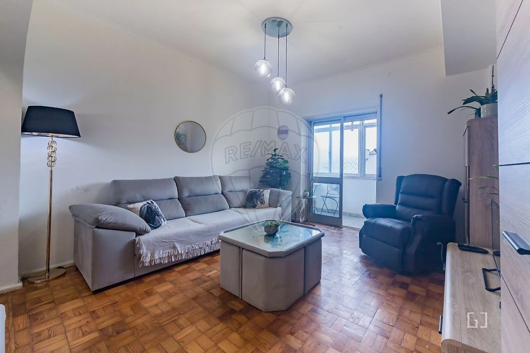 Apartamento T1 para Venda em Águas Livres Foto 1