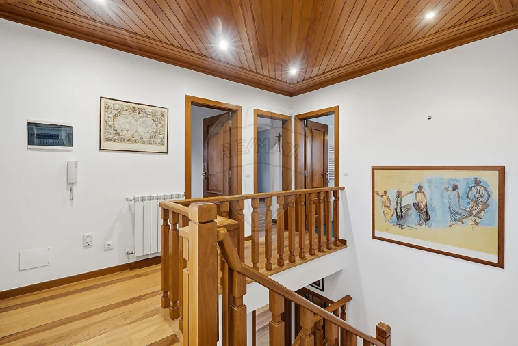 Moradia T5 para Venda em Silveira Foto 11