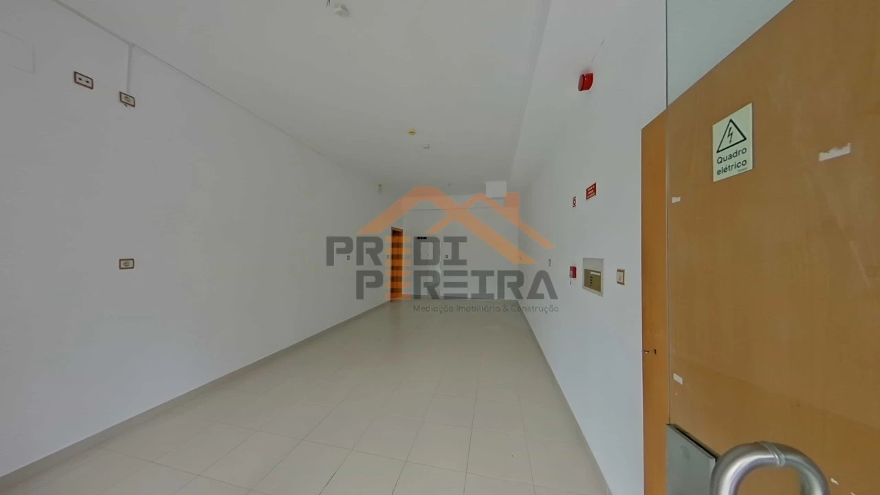Loja para Arrendamento em Ramada e Caneças Foto 5