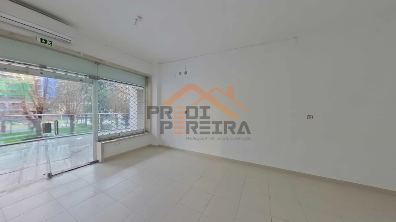 Loja para Arrendamento em Ramada e Caneças Foto 18