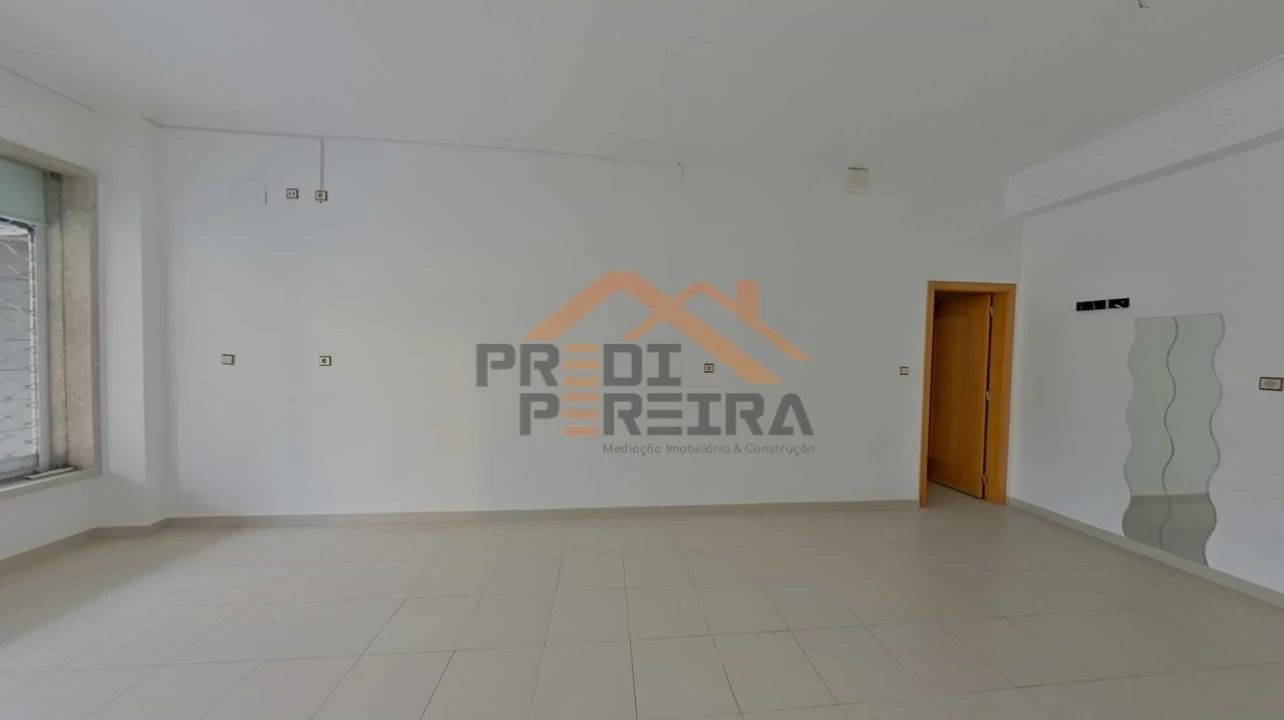 Loja para Arrendamento em Ramada e Caneças Foto 19