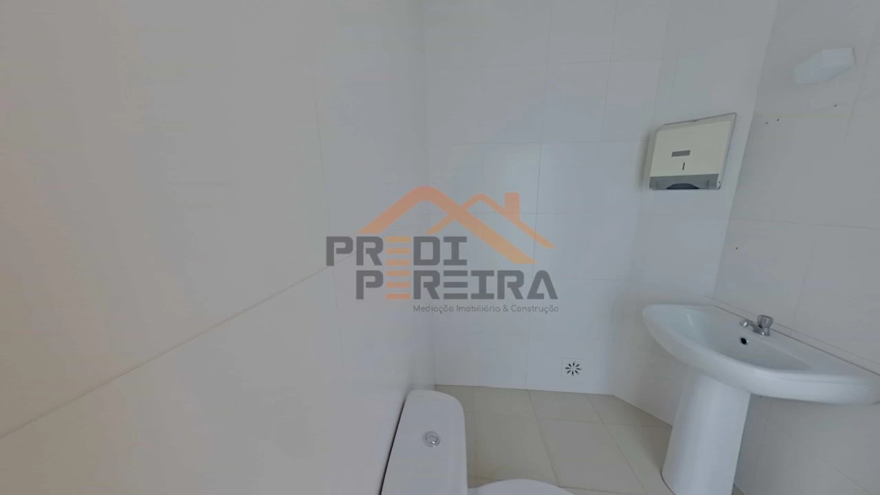 Loja para Arrendamento em Ramada e Caneças Foto 21