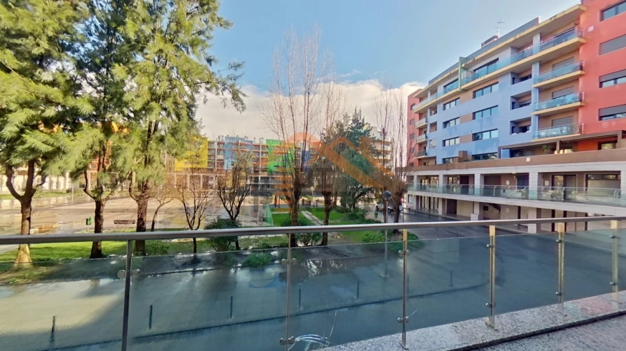 Loja para Arrendamento em Ramada e Caneças Foto 2