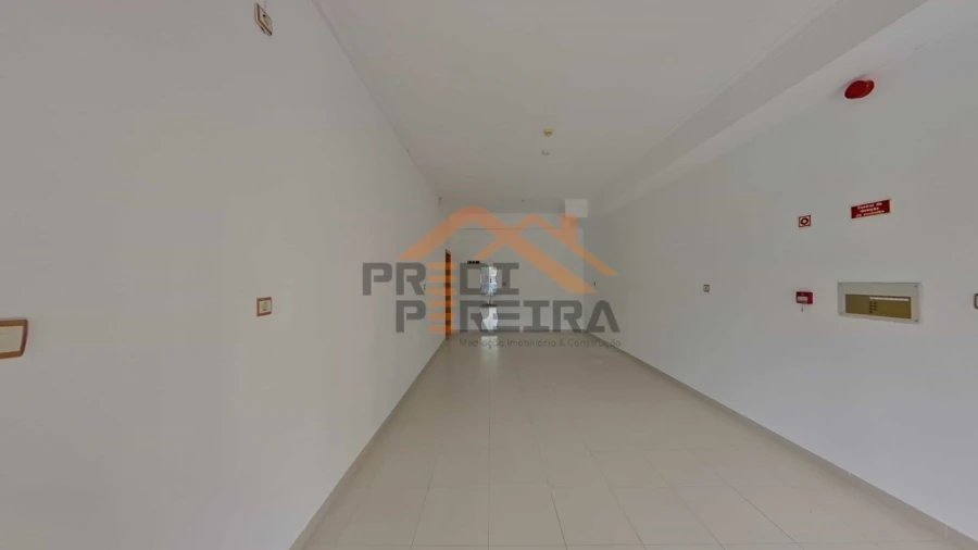 Loja para Arrendamento em Ramada e Caneças Foto 6