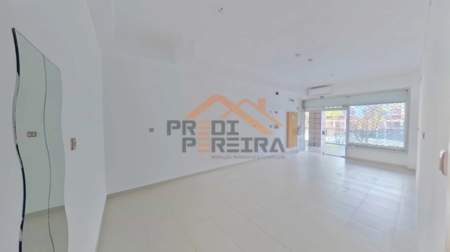 Loja para Arrendamento em Ramada e Caneças Foto 9