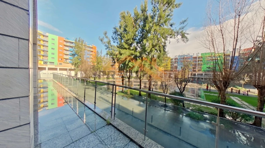 Loja para Arrendamento em Ramada e Caneças Foto 11