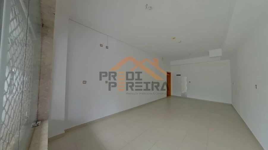 Loja para Arrendamento em Ramada e Caneças Foto 14