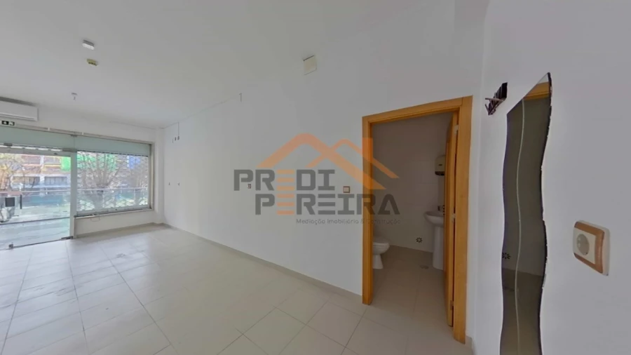 Loja para Arrendamento em Ramada e Caneças Foto 16