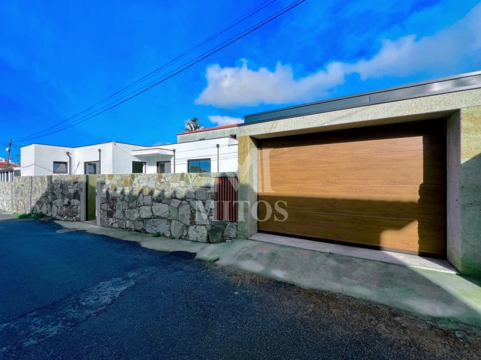 Moradia T2 para Venda em Areosa Foto 1